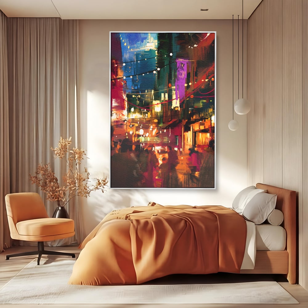 Tablou canvas cu tablou canvas cu peisaj urban nocturn, in rama de aluminiu argintiu, pe perete intr-un dormitor